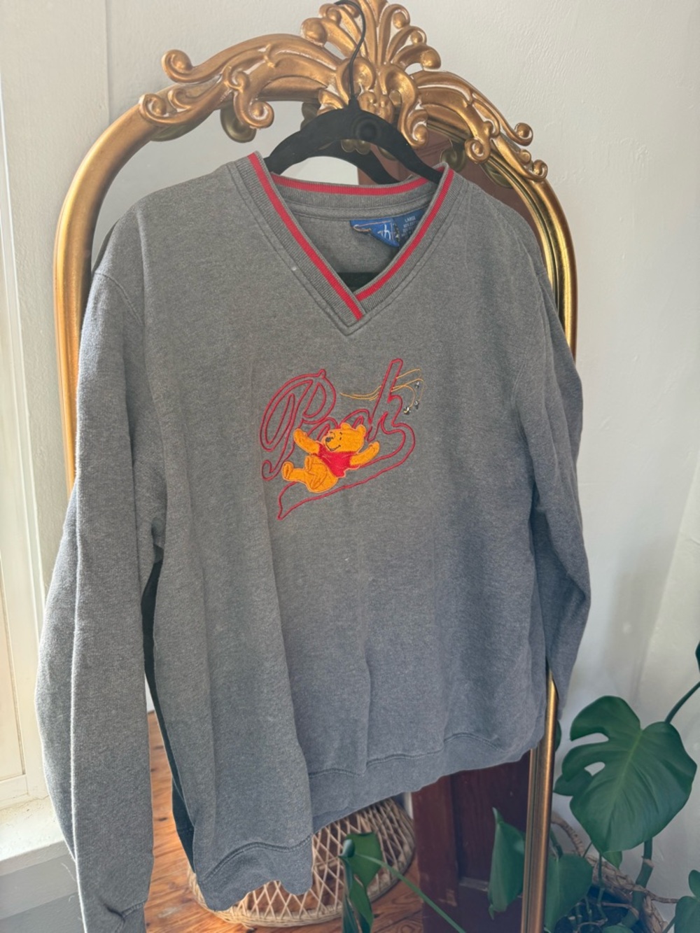 Vintage 90s Winnie the Pooh Graphic V-Neck Men's Sweatshirt